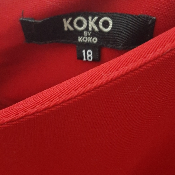 Red dress - Picture 3 of 4